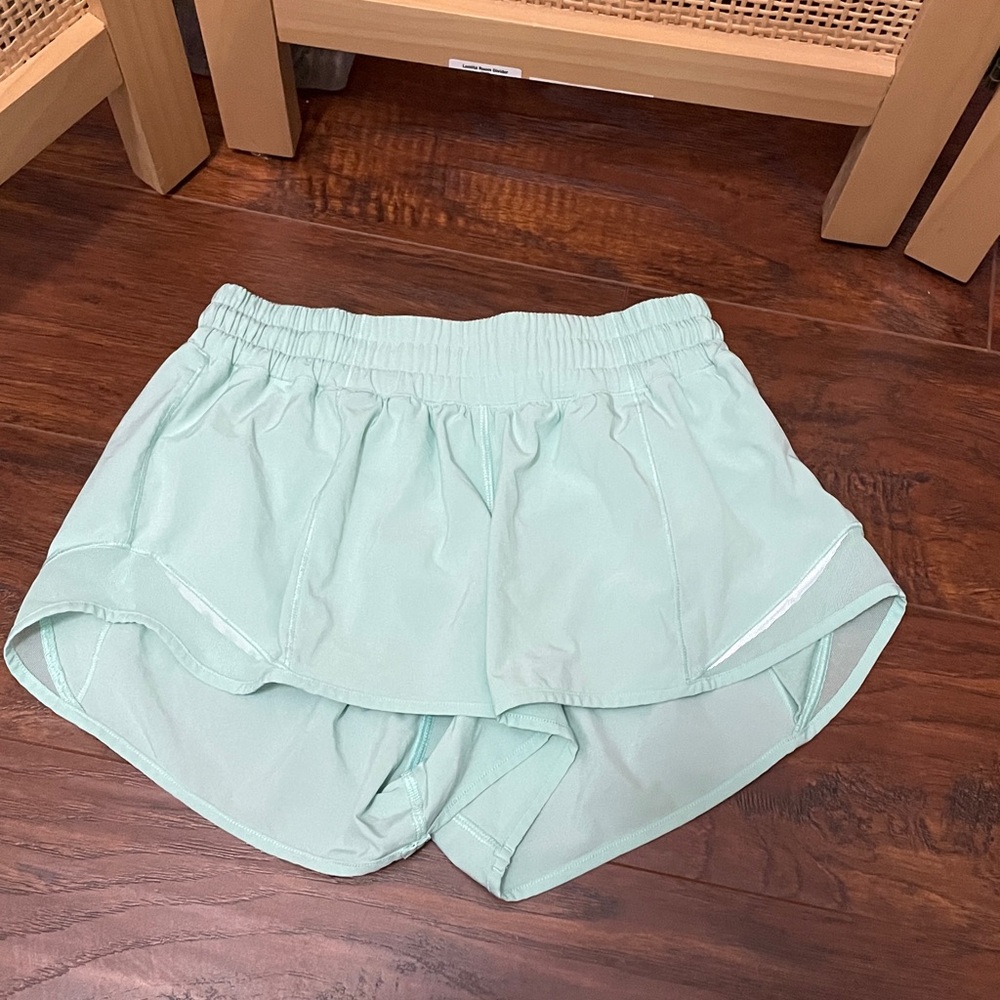 EUC lululemon athletic hotty hot shorts size 6 light blue 2.5” inseam
